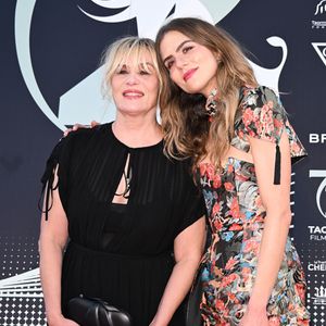 Emmanuelle Seigner et sa fille Morgane Polanski sur le tapis rouge lors de la 3e soirée du 72e Festival du film de Taormine, en Italie.
Zuma Press / Bestimage