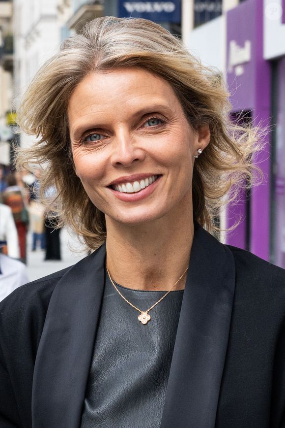 Sylvie Tellier - Célébrités à la sortie des studios RTL à Neuilly-sur-Seine le 17 septembre 2025.  
Crédit : Agence / Bestimage