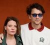 Mélanie Thierry fait son retour au théâtre après onze ans d’absence.

Mélanie Thierry et son compagnon le chanteur Raphaël au village lors des Internationaux de France de Tennis de Roland Garros, à Paris, France © Jacovides-Moreau/Bestimage
