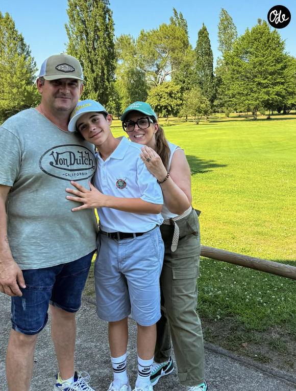 Pierre et Fred soutiennent leur fils Gabriel lors de son tournoi de golf en juin 2026 - Photo tirée d'Instagram