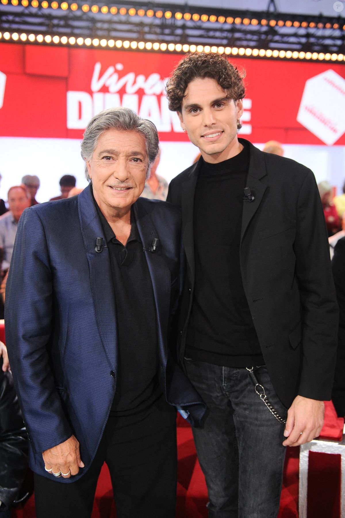 Photo : Frédéric François et son petit-fils Matéo lors de l'enregistrement  de l'émission Vivement dimanche présentée par M.Drucker aux studios Rive  Gauche, à Paris, France, le 1er octobre 2025. Diffusion sur France