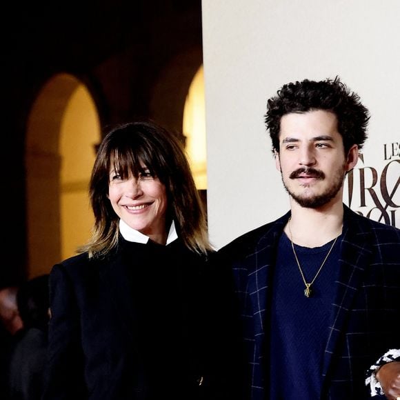 Une belle rencontre immortalisée par Vincent Żuławski en personne.

Exclusif - Sophie Marceau et son fils Vincent Zulawski au photocall de l'avant-première du film "Les Trois Mousquetaires : D'Artagnan" aux Invalides à Paris, le 21 mars 2023.

Photo : Jacovides / Moreau / Guirec / Bestimage