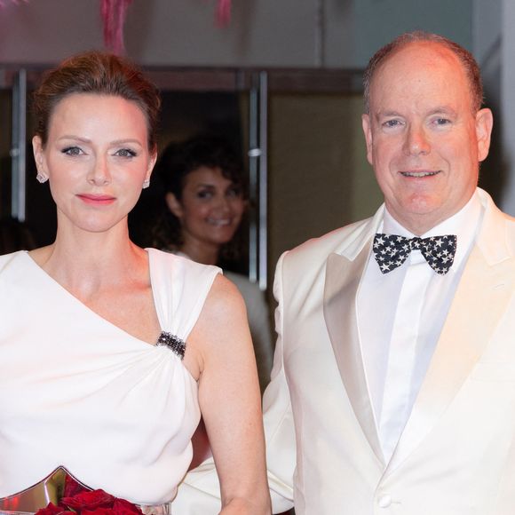 Le prince Albert II de Monaco, La princesse Charlène de Monaco lors de la soirée de gala du Grand Prix de Formule 1 de Monaco à la salle des étoiles au Monte-Carlo Sporting à Monaco le 25 mai 2025.  © Olivier Huitel / Crystal / Bestimage
