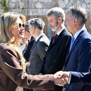 Camille Gottlieb salue le maire de Peille, Cyril Piazza lors de la visite des nouveaux locaux de la SPA de Monaco. 

© Bruno Bebert/Bestimage