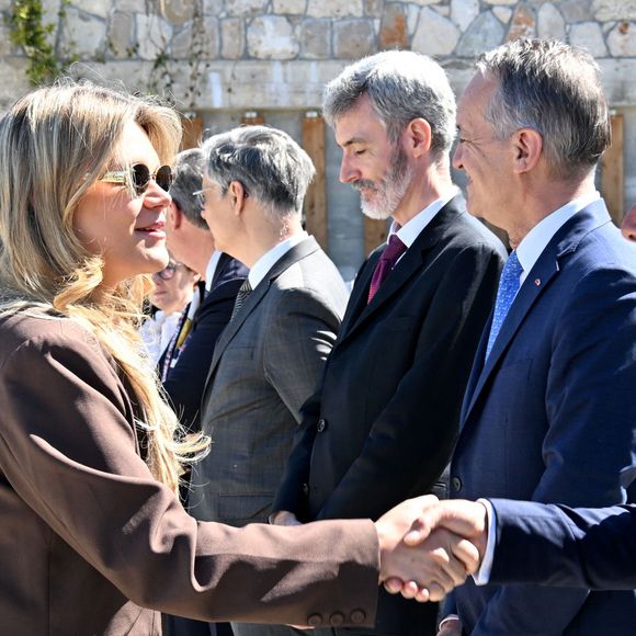 Camille Gottlieb salue le maire de Peille, Cyril Piazza lors de la visite des nouveaux locaux de la SPA de Monaco. 

© Bruno Bebert/Bestimage