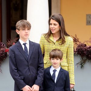 Charlotte Casiraghi s’est confiée à Version Femina à l’occasion de la sortie de son premier essai, La Fêlure, publié aux éditions Julliard.

Charlotte Casiraghi et ses enfants Raphaël Elmaleh,  Balthazar Rassam - La famille princière monégasque dans la cour d'honneur du palais lors de la la fête nationale à Monaco. © Dominique Jacovides - Bruno Bebert / Bestimage