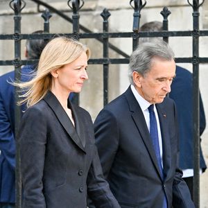 Delphine Arnault et son père Bernard Arnault aux obsèques de Bernadette Chirac en la basilique Sainte-Clotilde à Paris (7ème) le 12 juin 2026. L’ancienne première dame de France est décédée le 5 juin 2026 à l’âge de 93 ans. 
© Jacovides / Liewig / Bestimage
