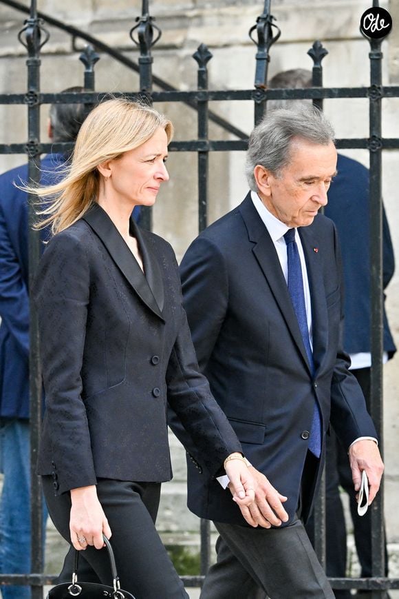 Delphine Arnault et son père Bernard Arnault aux obsèques de Bernadette Chirac en la basilique Sainte-Clotilde à Paris (7ème) le 12 juin 2026. L’ancienne première dame de France est décédée le 5 juin 2026 à l’âge de 93 ans. 
© Jacovides / Liewig / Bestimage