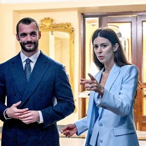 Louis Sarkozy durant son premier meeting de campagne pour les prochaines élections municipales à Menton entouré de ses colistiers, de sa femme Natali, de sa mère Cécilia Attias venu avec son mari Richard Attias au Palais de l'Europe, le 12 mars 2026. © Bruno Bebert / Bestimage