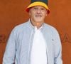 Selon l'AFP, cette opération visait notamment à accélérer le développement international de la marque, en particulier en Chine. 

Christian Louboutin au village lors des Internationaux de France de Tennis de Roland Garros 2026. Paris, le 1er juin 2026. 
© Jacovides / Moreau / Bestimage