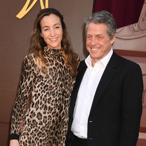 Anna Elisabet Eberstein et Hugh Grant à l'avant-première du film Wonka au Regency Village Theater à Westwood, en Californie, le 10 décembre 2023.