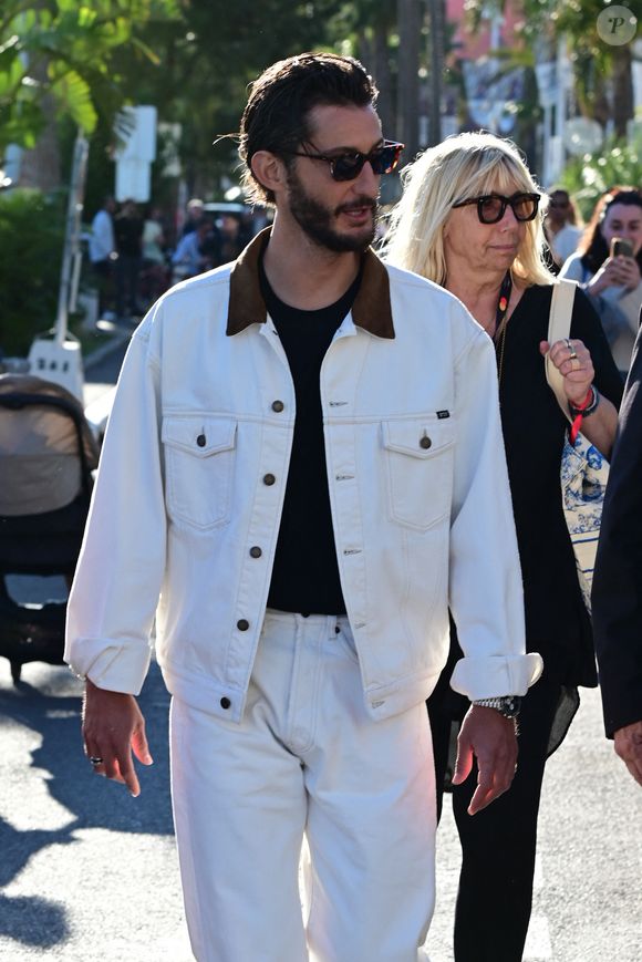 Pierre Niney arrive sur la plage Nespresso lors du 79ème Festival International du Film de Cannes (12 - 23 mai 2026), le 16 mai 2026. Photo par Romain Doucelin / Bestimage