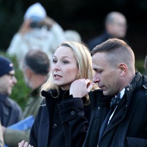 Marion Marechal - Le clan Le Pen se rend au cimetière de la Trinité-sur-Mer après les obsèques de Jean-Marie Le Pen en l'église Saint-Joseph le 11 janvier 2025.