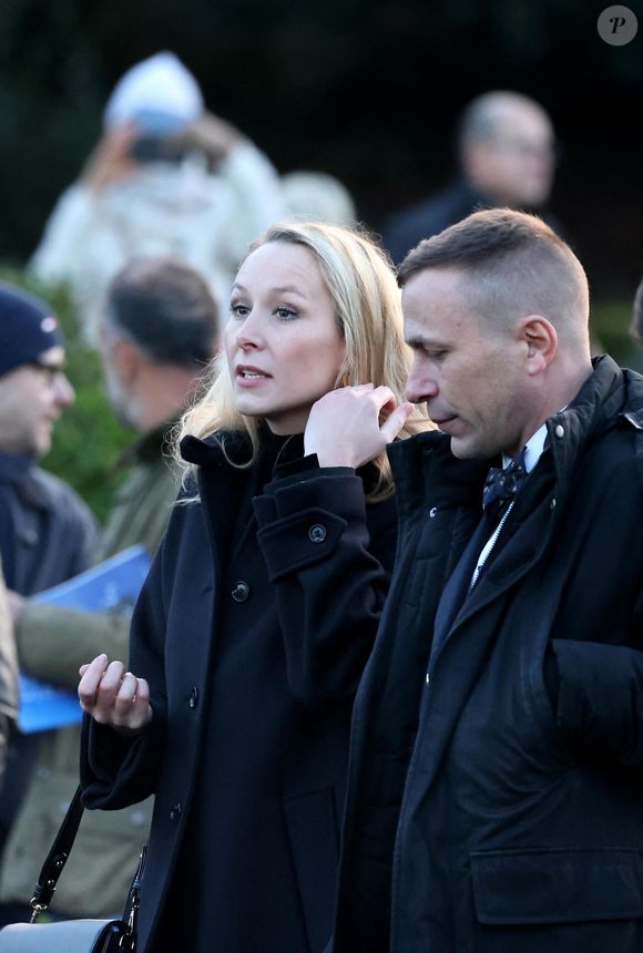 Marion Marechal - Le clan Le Pen se rend au cimetière de la Trinité-sur-Mer après les obsèques de Jean-Marie Le Pen en l'église Saint-Joseph le 11 janvier 2025.