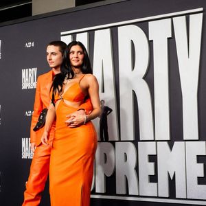 Beverly Hills, CA Des célébrités assistent à la première à Los Angeles du film "Marty Supreme" de A24 au Samuel Goldwyn Theater à Beverly Hills, Californie. Sur la photo : Timothée Chalamet, Kylie Jenner - 8 décembre 2025 © Backgrid USA / Bestimage