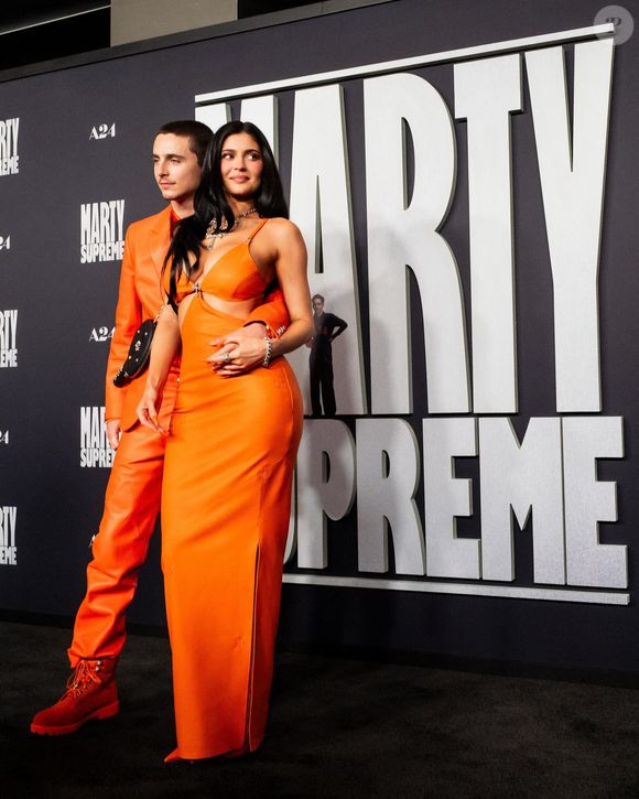 Beverly Hills, CA Des célébrités assistent à la première à Los Angeles du film "Marty Supreme" de A24 au Samuel Goldwyn Theater à Beverly Hills, Californie. Sur la photo : Timothée Chalamet, Kylie Jenner - 8 décembre 2025 © Backgrid USA / Bestimage