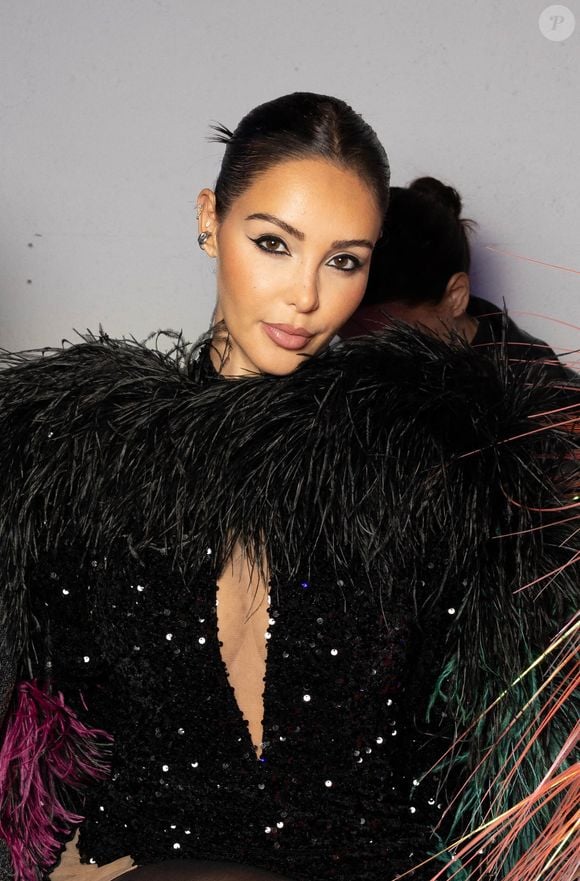 Cette fois-ci, Nabilla a perdu sa robe dès son arrivée à Nice. 
Nabilla Benattia - People au défilé "Germanier", Collection Prêt-à-porter Printemps / Eté 2025 dans le cadre de la Fashion Week de Paris le 24 septembre 2024. © Jeremy Melloul/Bestimage