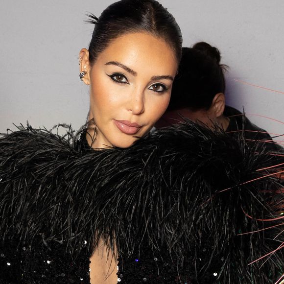 Cette fois-ci, Nabilla a perdu sa robe dès son arrivée à Nice. 
Nabilla Benattia - People au défilé "Germanier", Collection Prêt-à-porter Printemps / Eté 2025 dans le cadre de la Fashion Week de Paris le 24 septembre 2024. © Jeremy Melloul/Bestimage