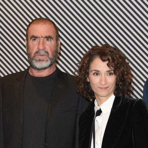 Eric Cantona joue dans le film AKA, diffusé jeudi soir sur TF1.

Eric Cantona avec sa femme Rachida Brakni - Dîner de gala annuel de la société des amis du Centre Pompidou "Black & White" au centre national d'art et de culture Georges-Pompidou à Paris, France. © Coadic Guirec/Bestimage