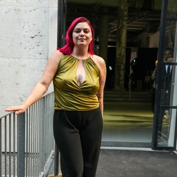 Louane assiste au défilé de mode Atlein dans le cadre de la semaine de la mode de Paris le 29 septembre 2024 à Paris, France. © Lucia Sabatelli / Bestimage