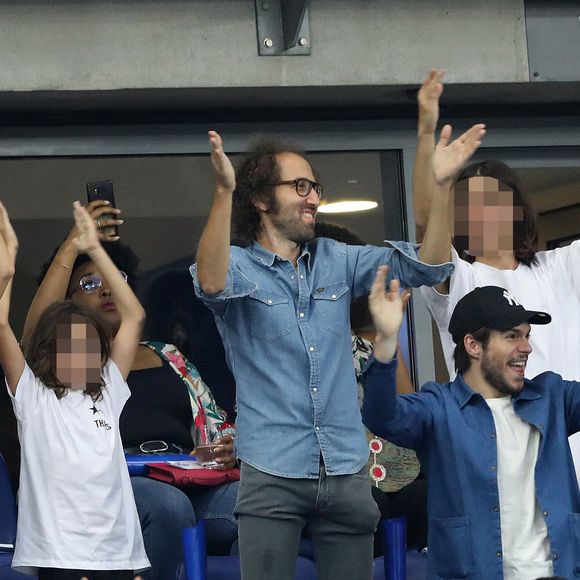 Élodie Bouchez, son mari Thomas Bangalter (groupe Daft Punk), leur fils Roxan et Tara-Jay, François Civil et Joséphine Japy dans les tribunes lors de la Ligue des nations opposant la France aux Pays-Bas, au Stade de France, à Saint-Denis, Seine Saint-Denis, France, le 9 septembre 2018. La France a gagné 2-1. © Cyril Moreau/Bestimage
