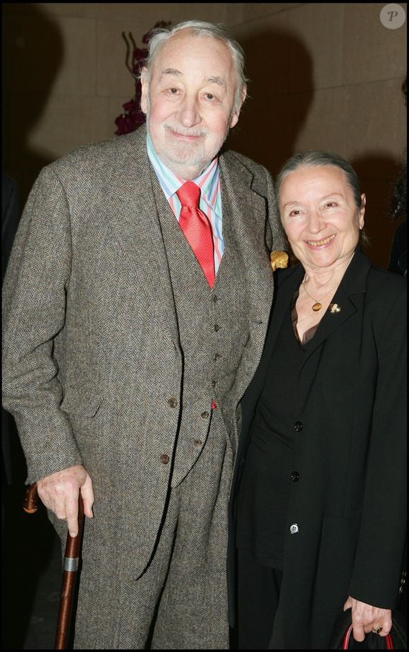 On trouvera des meubles, des tableaux, des objets d’art auxquels s’ajoutent quelques pièces de la garde-robe de sa femme, Monique Chaumette

Archives - Philippe Noiret et sa femme, Monique Chaumette à la cinémathèque française. BERTRAND RINDOFF PETROFF / BESTIMAGE