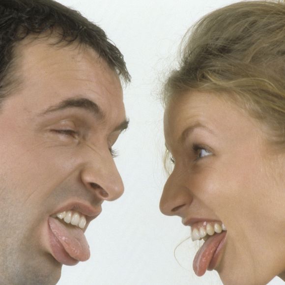 Si, l'écriture globale va être modernisée pour refléter la vie de couple actuelle, le format, lui, ne changera pas.

Archives -  Jean Dujardin et Alexandra Lamy dans la série "Un gars, une fille" le 31 janvier 2002.

© Bestimage