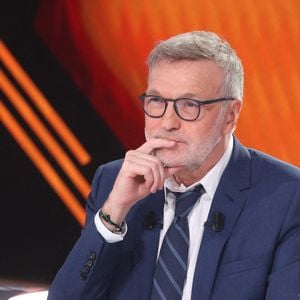 Le présentateur de télévision et animateur radio français Laurent Ruquier présente sa nouvelle émission sur la chaîne BFMTV, intitulée 'Le 20H de Ruquier' à Paris, France, le 25 septembre 2023. Photo par Jerome Dominé/ABACAPRESS.COM