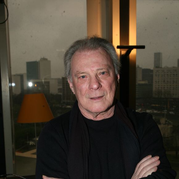 Herbert Léonard - 40 ans après la disparation de Claude François, sa parolière Vline Buggy reçoit les insignes de chevalier des Arts et Lettres des mains d'H. Aufray au sein de la Sacem à Paris le 9 avril 2018.