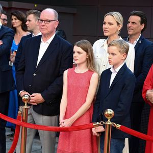 Le prince Albert II de Monaco, la princesse Charlène de Monaco, la princesse Gabriella de Monaco, comtesse de Carladès, et le prince Jacques de Monaco, marquis des Baux, assistent à l’inauguration de l’espace thématique consacré à la Principauté de Monaco à Europa-Park, à Rust, en Allemagne, le 29 juin 2026. © Dana Press/Bestimage