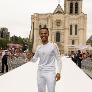 Mohamed Bouhafsi - Les célébrités participent aux étapes finales du relais de la Flamme Olympique à Saint-Denis (JO), le 26 juillet 2024.
© Jeremy Melloul - Jack Tribeca /Bestimage
