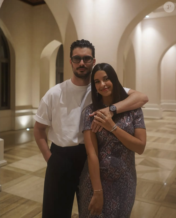 Sa manière à lui de se montrer plus stable, notamment pour son fils.

Ali et Alia annoncent leur rupture après dix ans d'amour