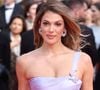 Sa mère a vécu son départ aux États-Unis avec beaucoup d’inquiétude.

Iris Mittenaere - Montée des marches du film « Fatherland » lors du 79ème Festival International du Film de Cannes, le 15 mai 2026. © Denis Guignebourg / Bestimage