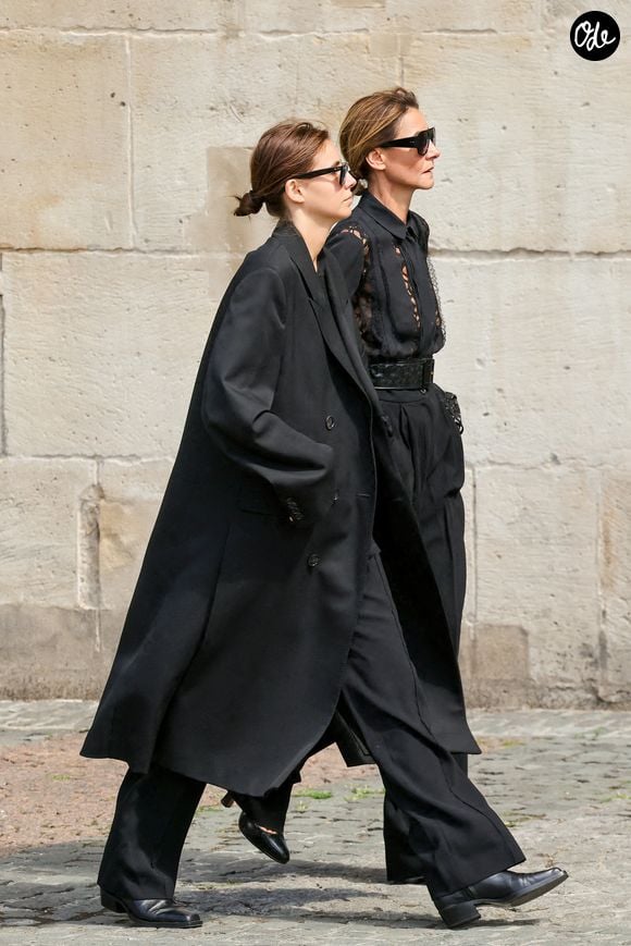 Clotilde Courau et sa fille Vittoria de Savoie - Arrivées aux obsèques de Mathilde Favier en l'église Saint-Sulpice à Paris le 31 aout 2026. © Dominique Jacovides-Cyril Moreau/Bestimage