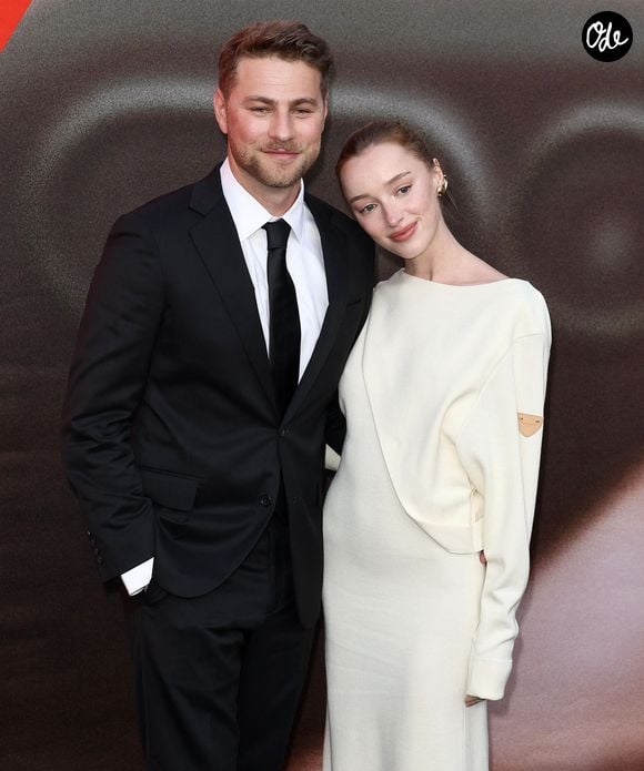 Découvrez les détails de cette création sur-mesure.

Phoebe Dynevor et Cameron Fuller à l'avant-première de "Drop" à Hollywood.

© Bestimage