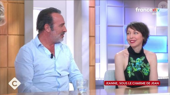Jean Dujardin surpris par Jeanne Cherhal dans "C à vous", diffusé sur France 5 ce 11 mars 2026

Copyright : Capture d'écran France 5 / C à vous