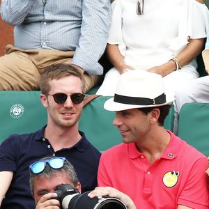 Depuis vingt ans, le couple fonctionne à distance, Mika se déplaçant pour passer du temps avec lui.

Le chanteur Mika et son compagnon Andy Dermanis - People dans les tribunes lors de la finale homme des Internationaux de Tennis de Roland-Garros à Paris le 11 juin 2017.
© Dominique Jacovides-Cyril Moreau / Bestimage
