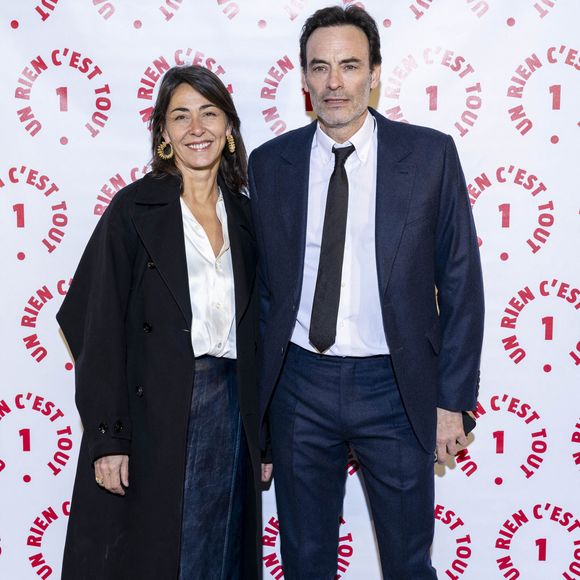 Cécile Duffau (fondatrice de l'association Un rien c'est tout) et Anthony Delon au photocall des invités au dîner de gala de l'association "Un rien c'est tout" au musée de l'armée aux Invalides à Paris le 7 mars 2024.©Bestimage