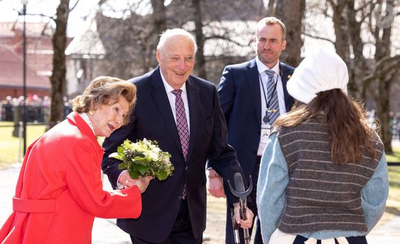 Le roi Harald V et la reine Sonja de Norvège visitent Kongsberg, à l'occasion du 400ème anniversaire de la ville, le 2 mai 2024.