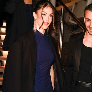 Iris Mittenaere, Antoine Dupont arrivent à l'hôtel Carlton Beach pour assister au Grand Diner-Dadju avant le 78e Festival de Cannes annuel le 17 mai 2025 à Cannes, France. Photo by Marco Piovanotto/ABACAPRESS.COM