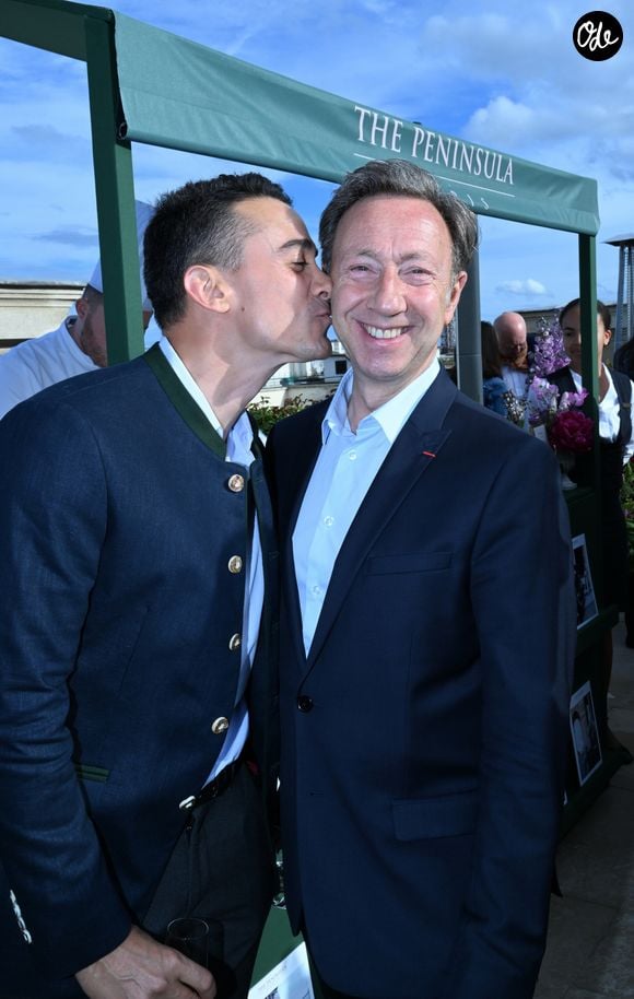 Stéphane Bern et son compagnon Yori Bailleres - Réouverture du rooftop « L'heure dorée » de l'hôtel Peninsula à Paris le 10 juin 2026. © Rachid Bellak/Bestimage