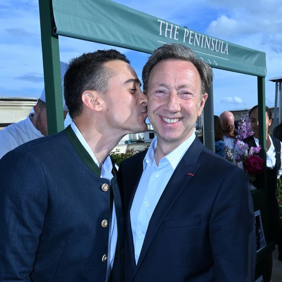 Stéphane Bern et son compagnon Yori Bailleres - Réouverture du rooftop « L'heure dorée » de l'hôtel Peninsula à Paris le 10 juin 2026. © Rachid Bellak/Bestimage