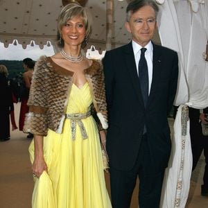 "J'ai été guidée par l'amour, tout simplement", a-t-elle déclaré à Audrey Crespo-Mara. 

Hélène et Bernard Arnault accueillent les invités de la présentation de la collection Haute-Couture Automne-Hiver 2008 de Dior, un défilé spécial pour célébrer le 60ème anniversaire de la marque, qui s'est tenu à l'Orangerie du Château de Versailles près de Paris, France, le 2 juillet 2007. Photo by Nebinger-Orban-Taamallah/ABACAPRESS.COM
