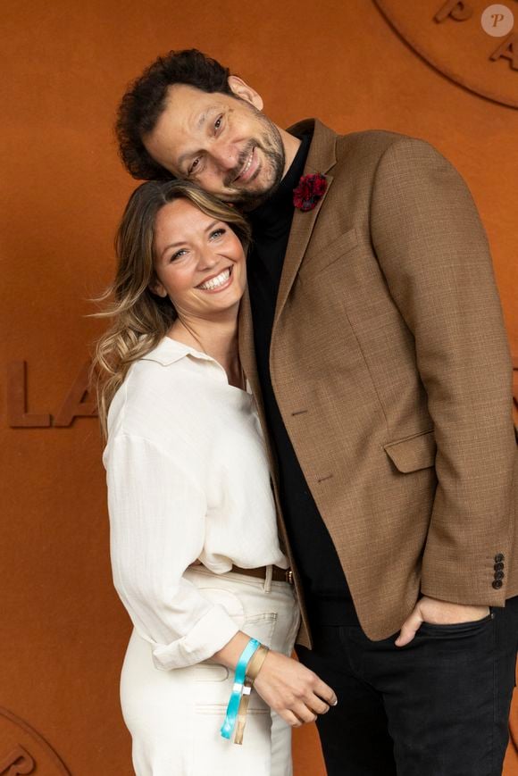 Éric Antoine et sa compagne Gennifer Demey au village lors des Internationaux de France de Tennis de Roland Garros 2025, à Paris, France, le 7 juin 2025. © Cyril Moreau/Bestimage