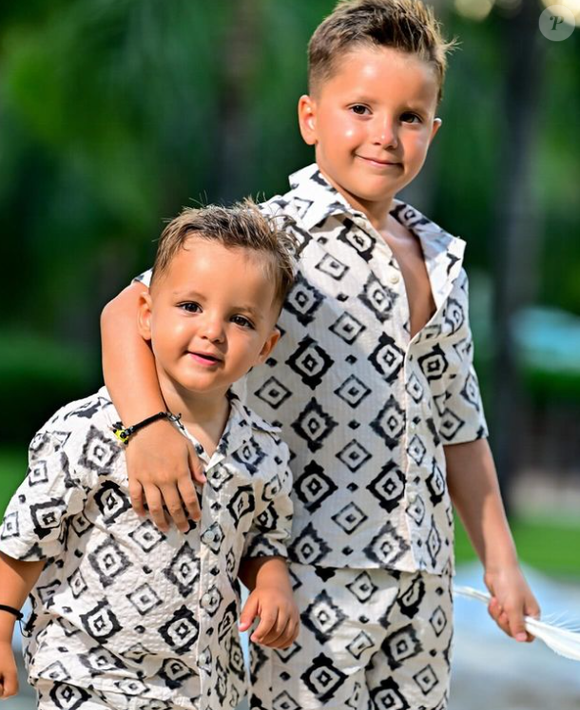 Mariés depuis mai 2019, ils sont devenus les parents de deux garçons : Milann (né le 11 octobre 2019) et Leyann (né le 5 juin 2022). 

Nabilla et Thomas Vergara en vacances de luxe en Turquie avec leurs fils Milann et Leyann.