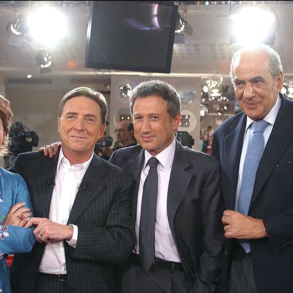 © Jean-Jacques Datchary/ABACA. 43333-27. Paris-France, 12/03/2003. Nathalie Corre, Pascal Sevran,Michel Drucker et Pierre Benichou lors de l'enregistrement de l'émission Vivement Dimanche de Michel Drucker.