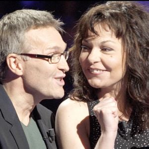 Isabelle Mergault et Laurent Ruquier lors de l'émission spéciale people "Qui veut gagner des millions ?", le 5 mai 2008. Crédit Daniel Angeli / Bestimage