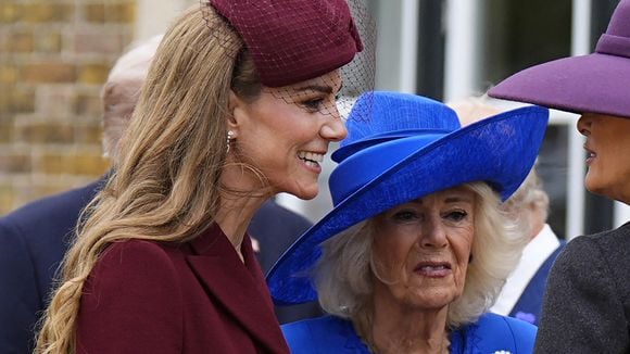 En toute subtilité, la reine Camilla recadre Kate Middleton, devant le puissant couple américain