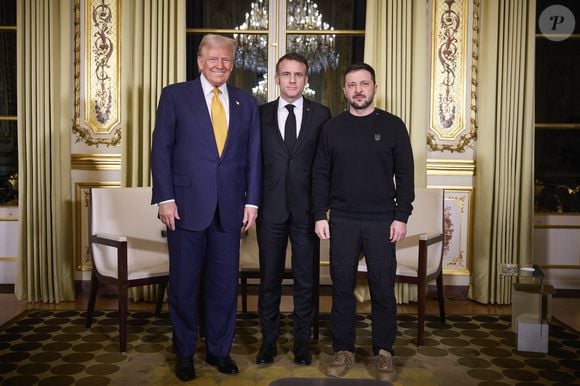 Le président ukrainien Volodymyr Zelensky avec Donald Trump et Emmanuel Macron au palais de l'Elysée à Paris pour la cérémonie de réouverture de la cathédrale Notre-Dame de Paris, France, le 7 décembre 2024. © Ukraine Presidency via Bestimage