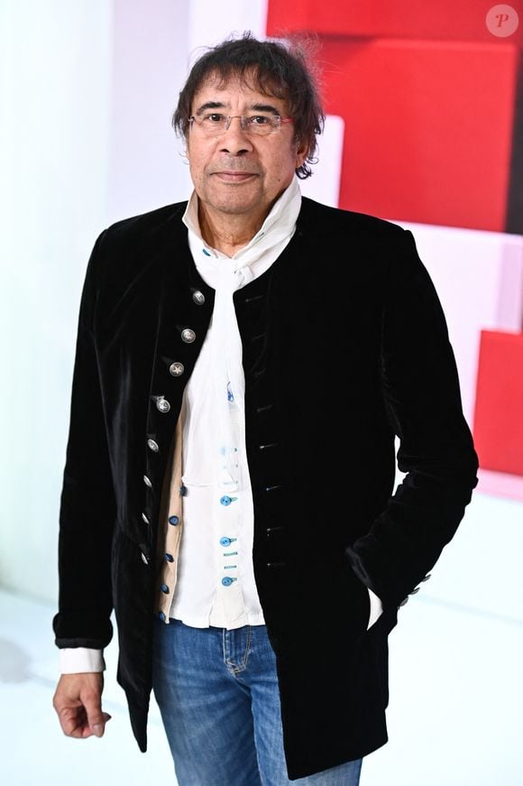 Exclusif - Laurent Voulzy - Enregistrement de l'émission Vivement dimanche au studio Gabriel à Paris, le 7 décembre 2023, présentée par M.Drucker et diffusée le 31 décembre 2023 sur France 3. © Guillaume Gaffiot / Bestimage